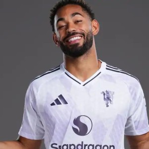 曼联新队宠，多名队员花式吹马特乌斯-库尼亚