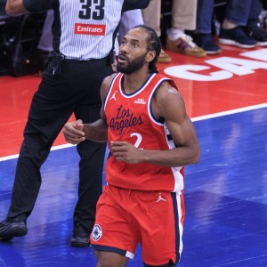 开云平台-小卡近5场比赛场均180俱乐部砍40+且全胜 历史第2人&amp;比肩科比