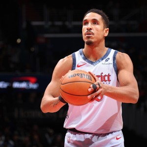 布罗格登斩获最佳新秀+最佳第六人 和迈克-米勒为历史唯二球员